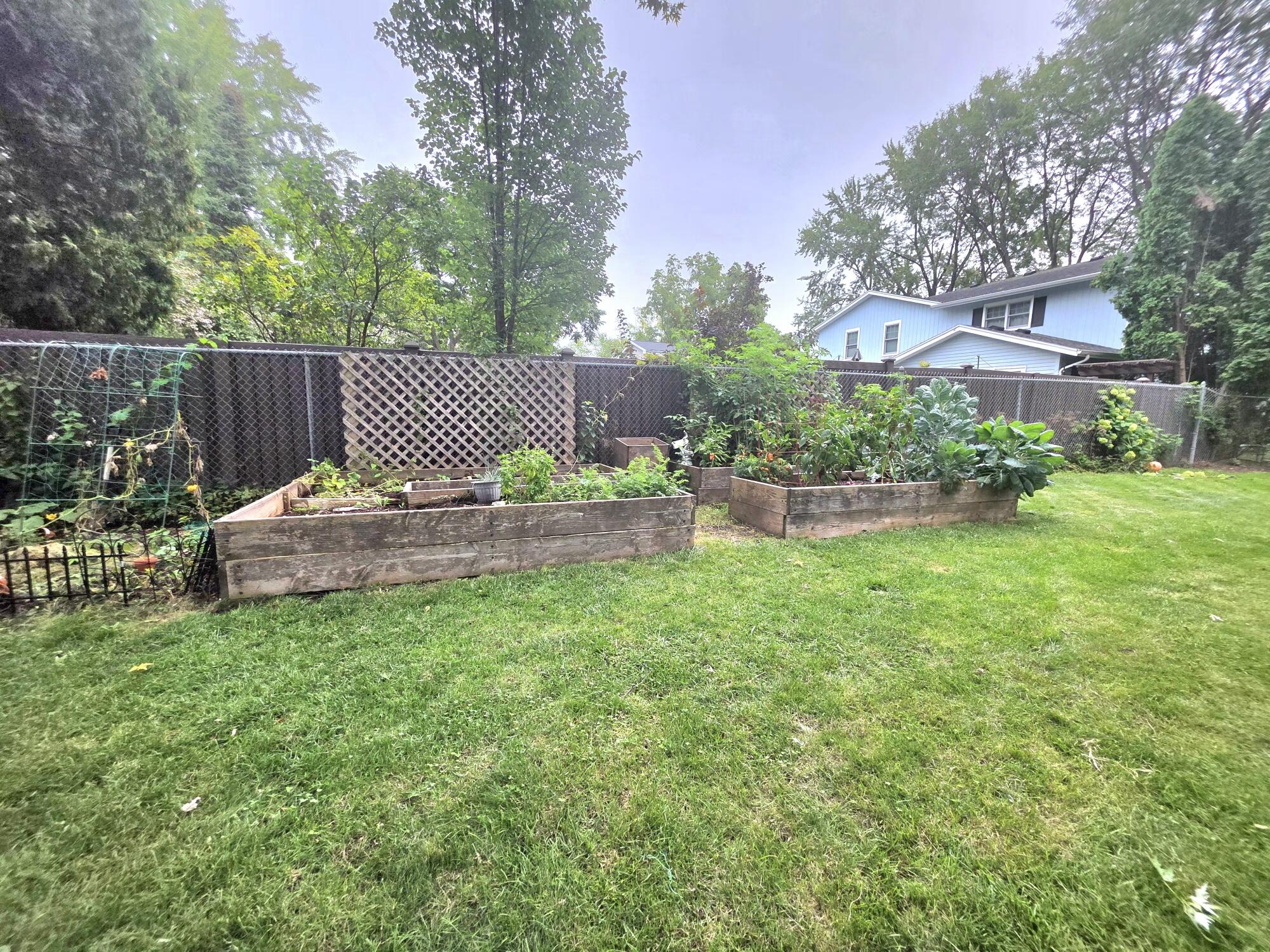566 Riford Road Neenah, WI 54956 - Photo 58 of 63 Garden beds