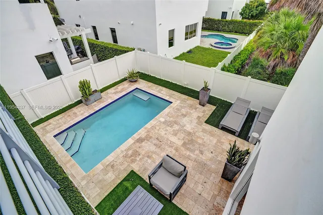 $9,000 | 9995 Northwest 75th Street, Doral, FL 33178