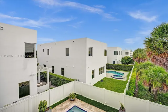 $9,000 | 9995 Northwest 75th Street, Doral, FL 33178