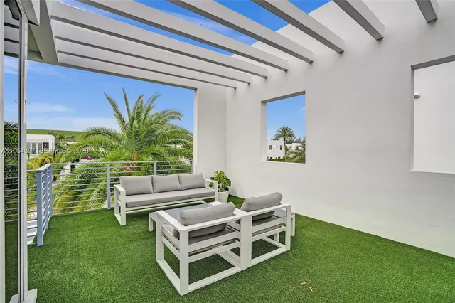 $9,000 | 9995 Northwest 75th Street, Doral, FL 33178