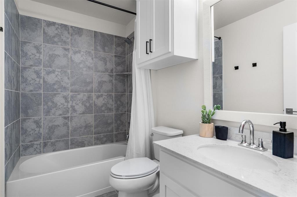 1308 Redbrick Lane Northlake, TX 76247 - Photo 29 of 40 a bath room with a toilet and a bath tub