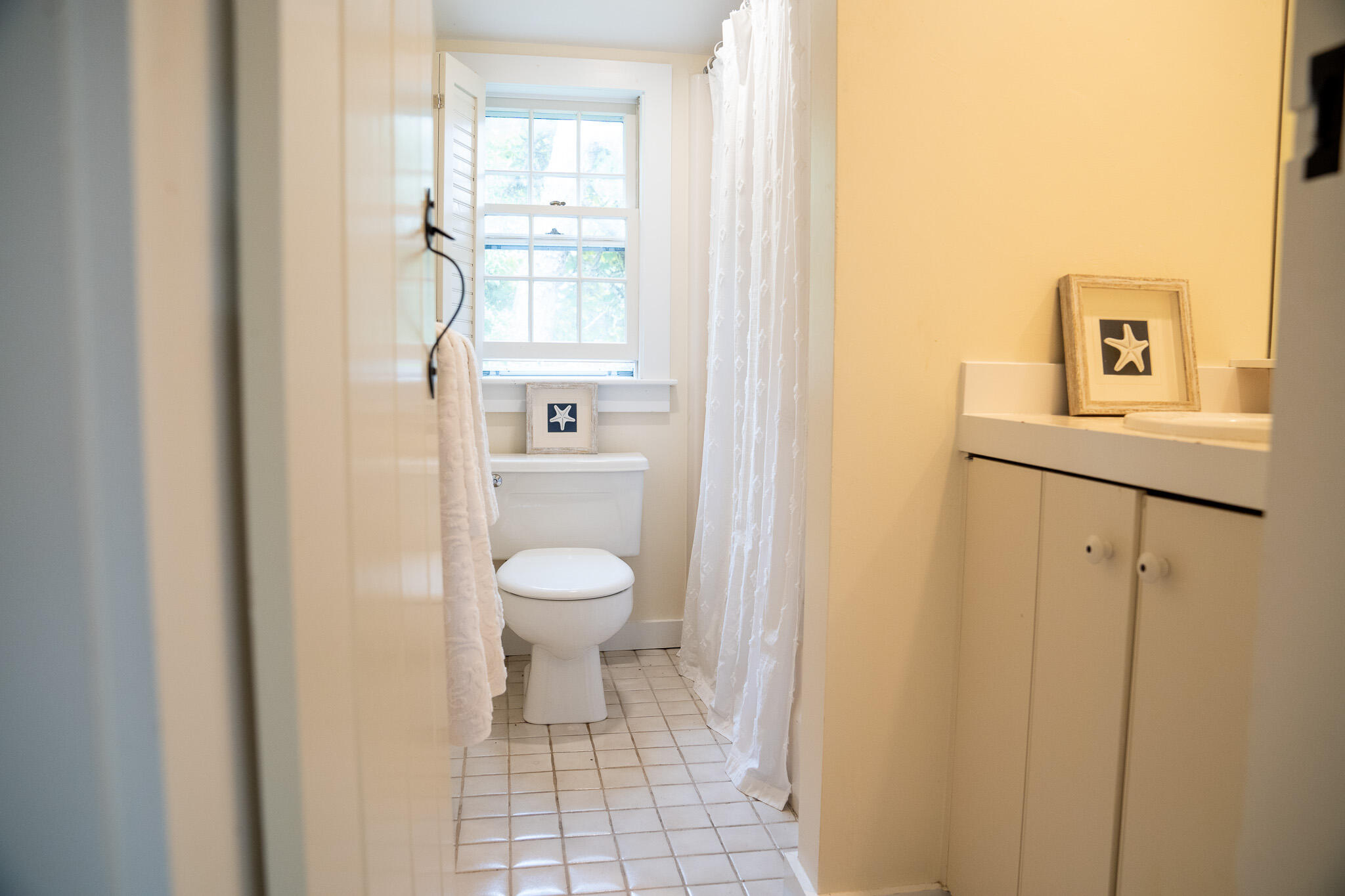 42 Scarsdale Road Dennis, MA 02638 - Photo 32 of 47 Upstairs bath