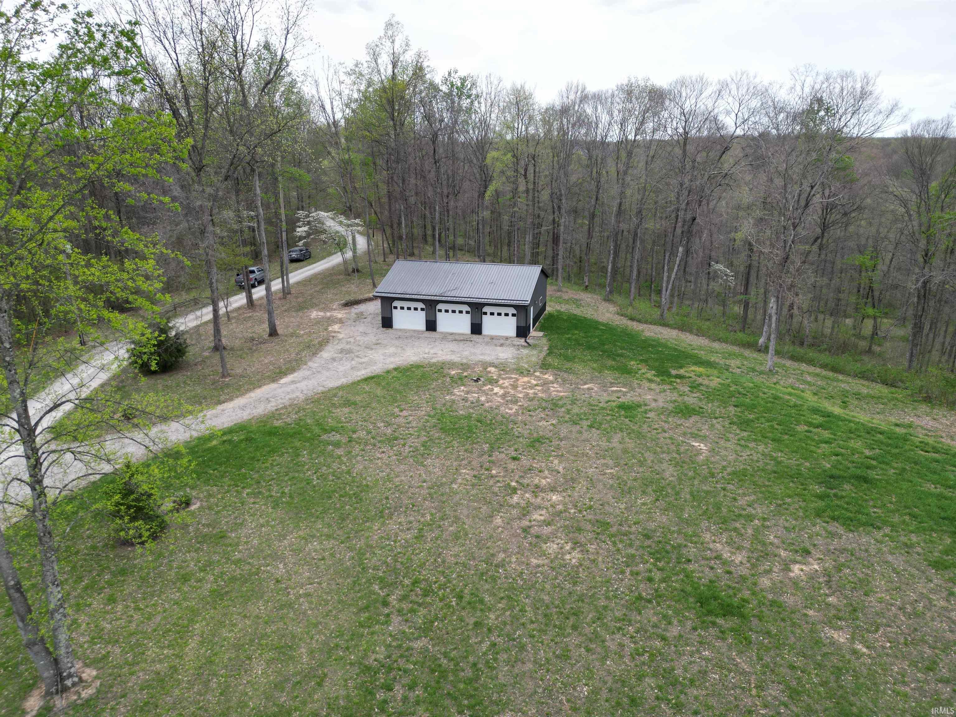9045 East Pine Road Bloomfield, IN 47424 - Photo 1 of 7