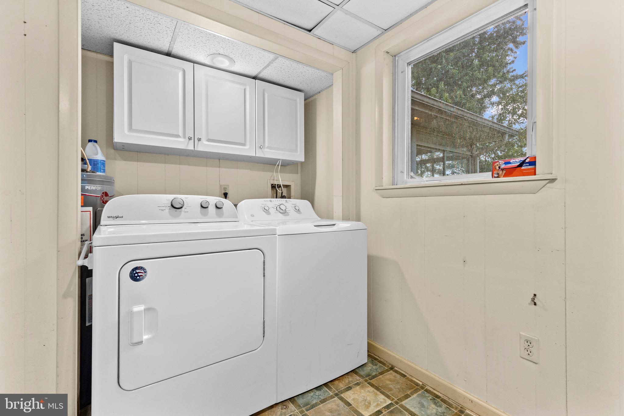 111 Oxford Drive Lititz, PA 17543 - Photo 27 of 33 a utility room with dryer and washer