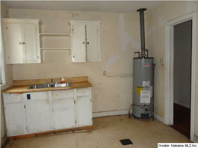 217 22nd Street Southwest Birmingham, AL 35211 - Photo 5 of 8