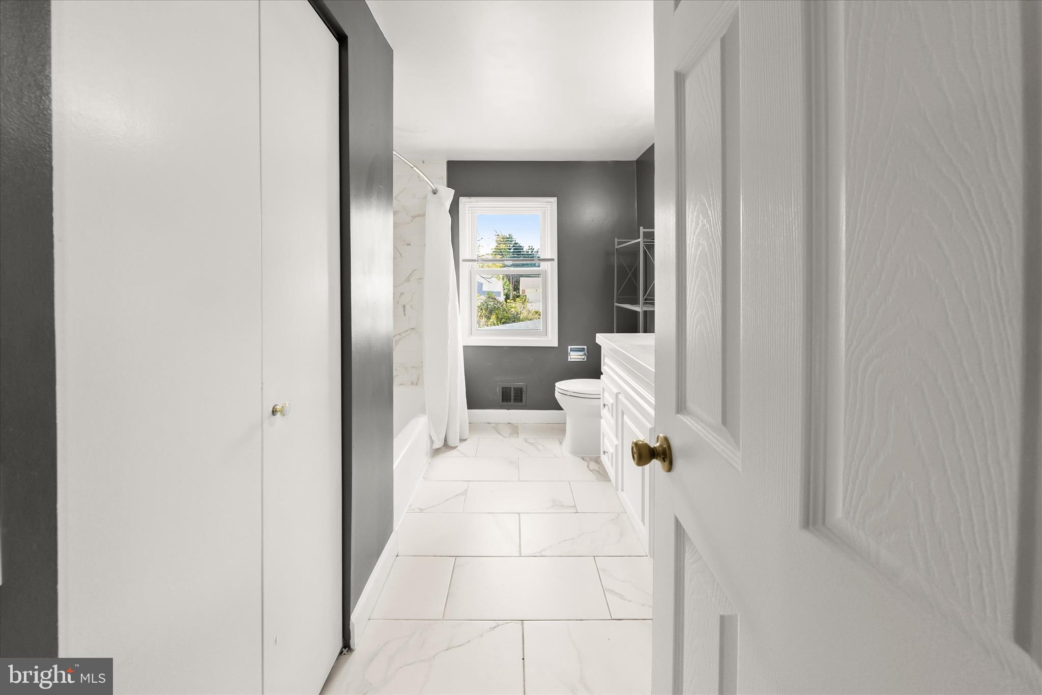 10712 Gainsborough Road Potomac, MD 20854 - Photo 25 of 53 a view of a bedroom with a furniture and mirror