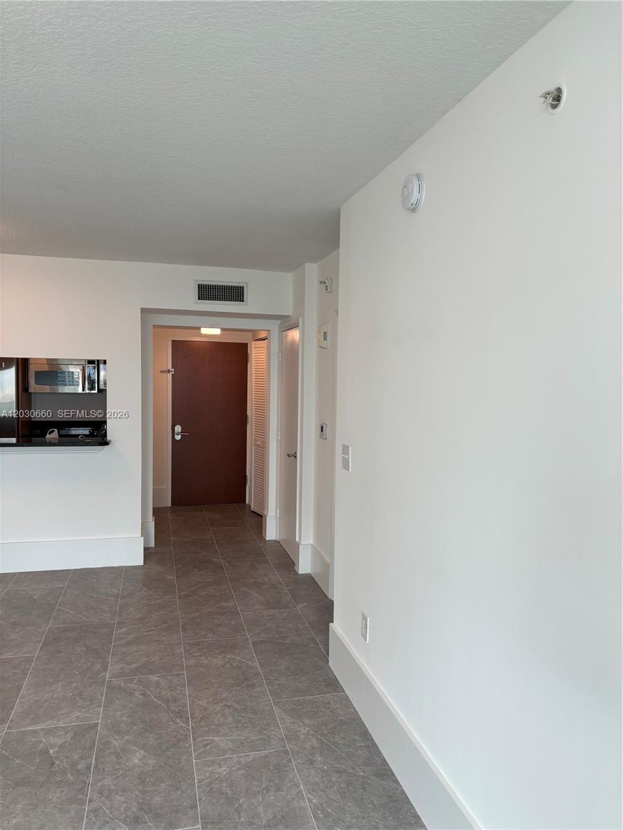 31 Southeast 5th Street, Unit 2103 Miami, FL 33131 - Photo 5 of 12