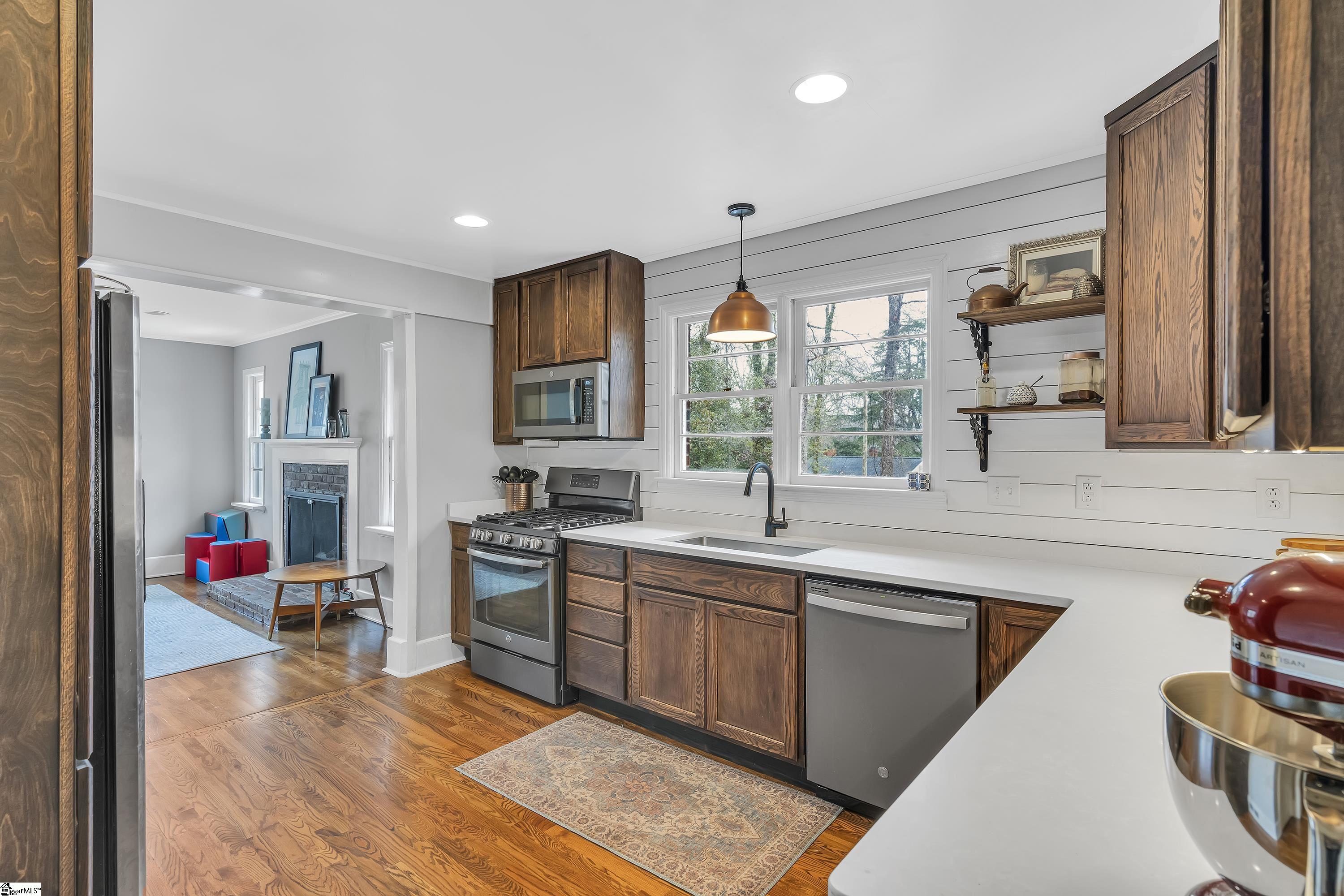 102 Penarth Road Spartanburg, SC 29301 - Photo 4 of 27 Gallery Image 4
