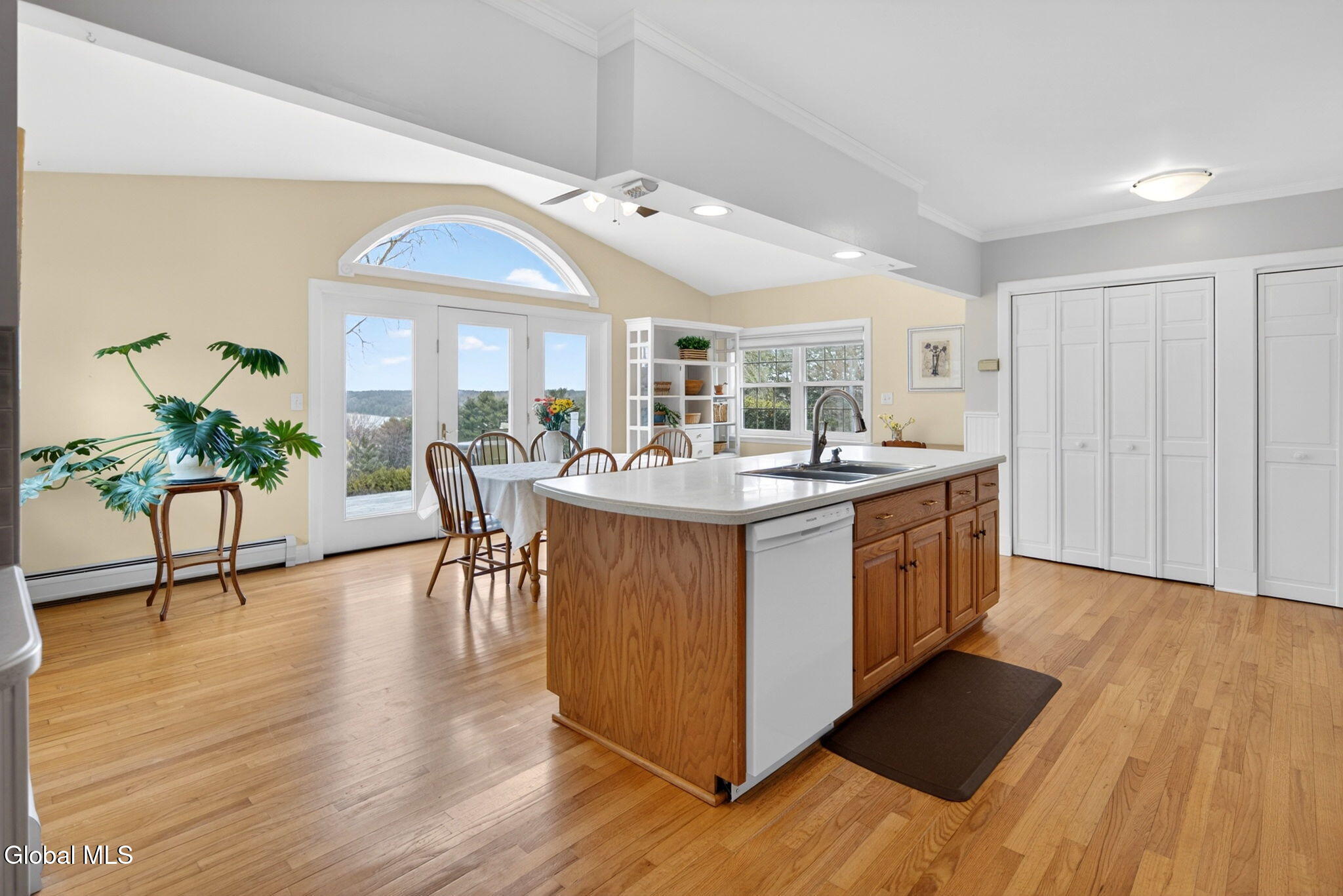 1041 Niskayuna Road Niskayuna, NY 12309 - Photo 12 of 26 10-web-or-mls-010-006_DSC02004