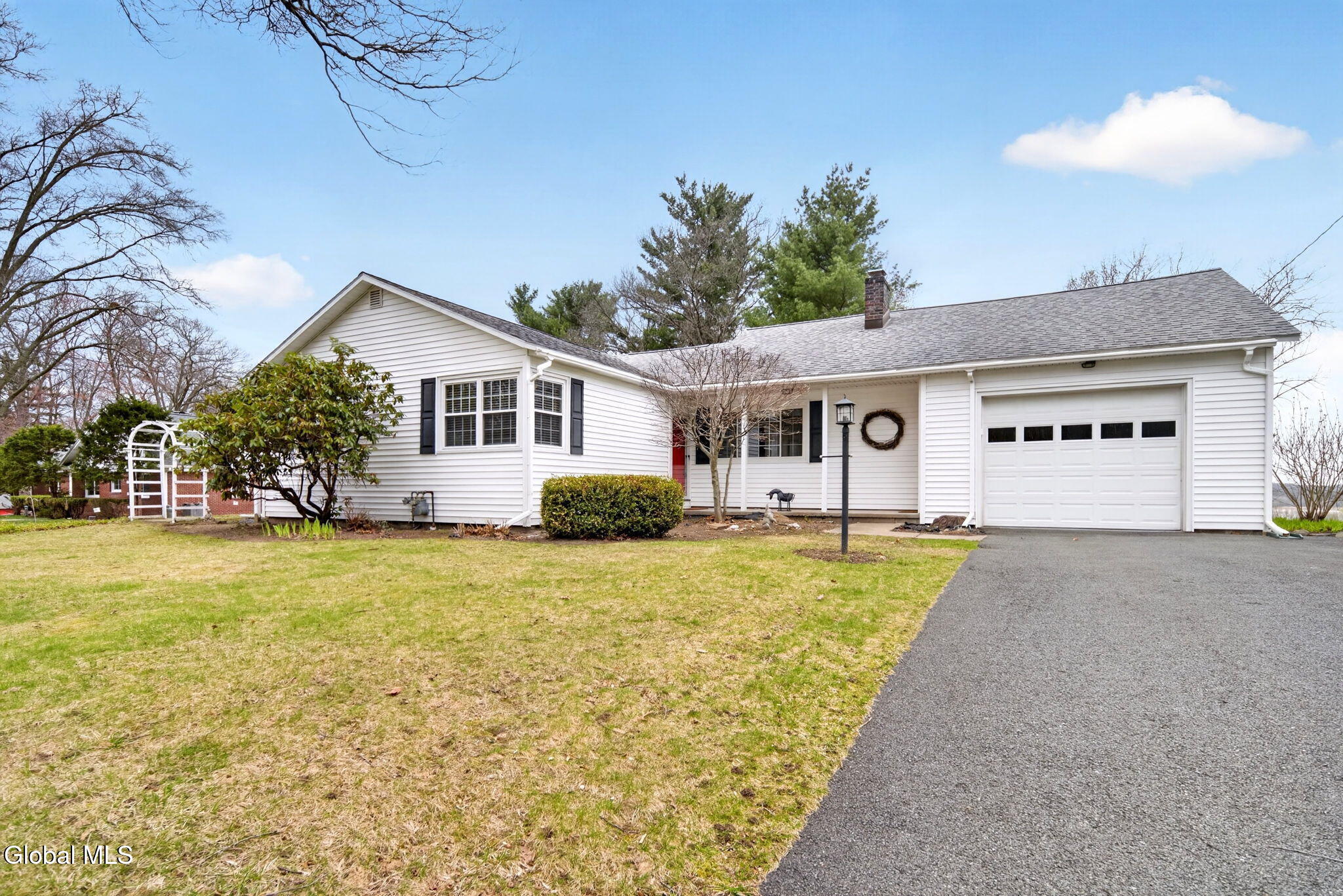 1041 Niskayuna Road Niskayuna, NY 12309 - Photo 3 of 26 1-web-or-mls-001-025_DSC02170