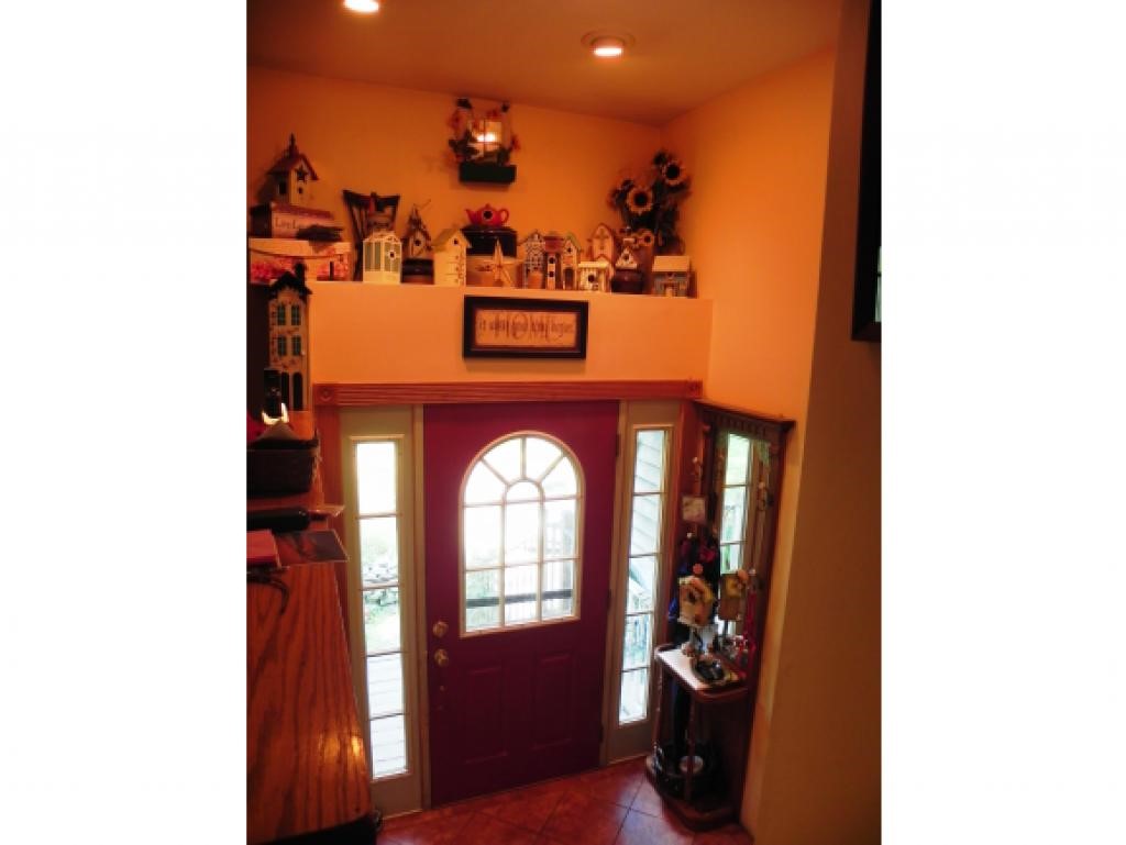 18 Scribner Road Raymond, NH 03077 - Photo 2 of 24