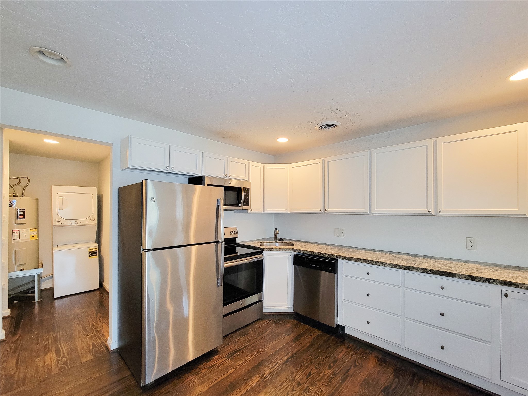 728 East 13th Street Houston, TX 77008 - Photo 17 of 26