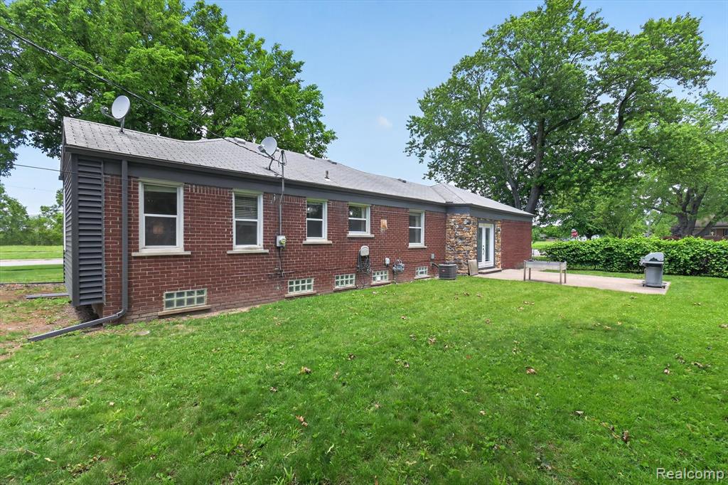 1215 Goddard Road Wyandotte, MI 48192 - Photo 11 of 49