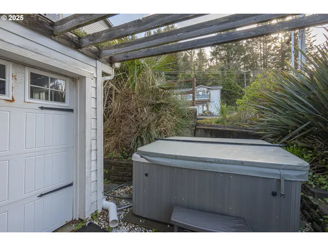 $965,000 | 25 Northeast Clarke Street, Depoe Bay, OR 97341