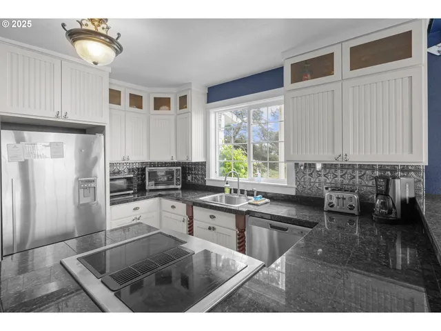 $965,000 | 25 Northeast Clarke Street, Depoe Bay, OR 97341