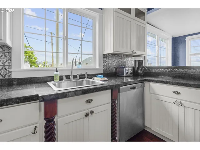 $965,000 | 25 Northeast Clarke Street, Depoe Bay, OR 97341