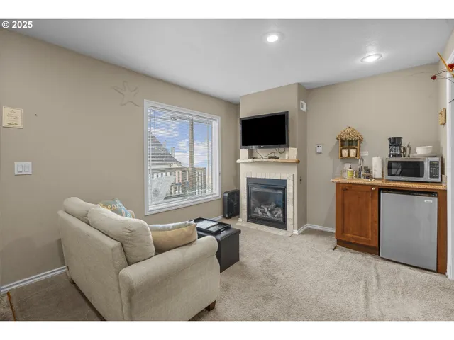 $965,000 | 25 Northeast Clarke Street, Depoe Bay, OR 97341