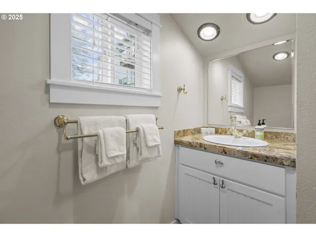 $965,000 | 25 Northeast Clarke Street, Depoe Bay, OR 97341