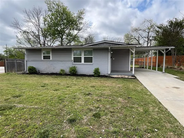 $1,700 | 718 East Daugherty Drive, Garland, TX 75041