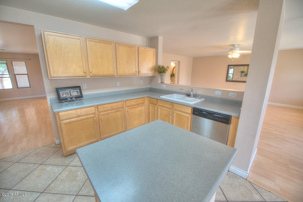 3341 South Martingale Road Gilbert, AZ 85297 - Photo 8 of 31 Kitchen