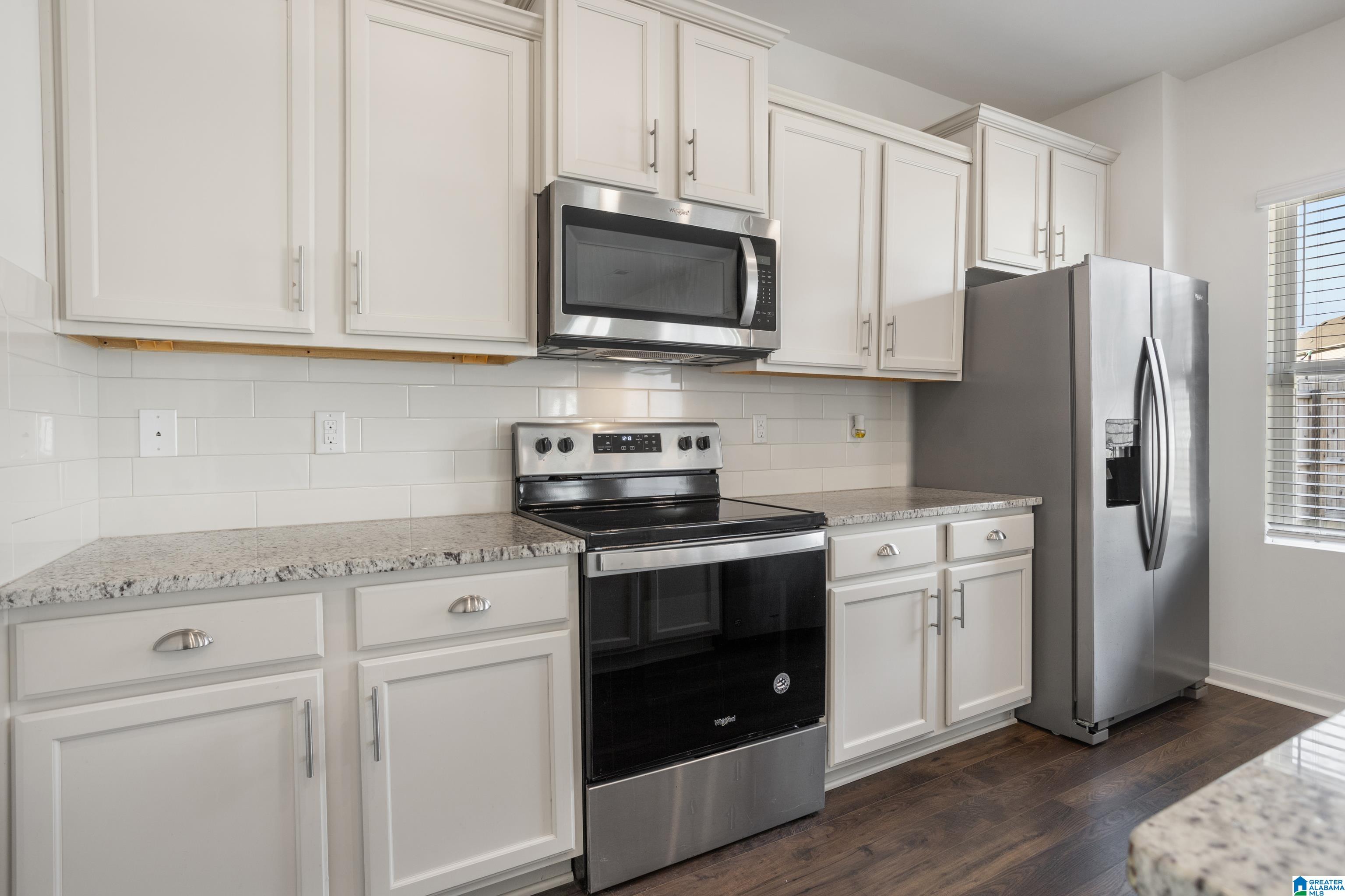 859 Valley Circle Leeds, AL 35094 - Photo 8 of 37