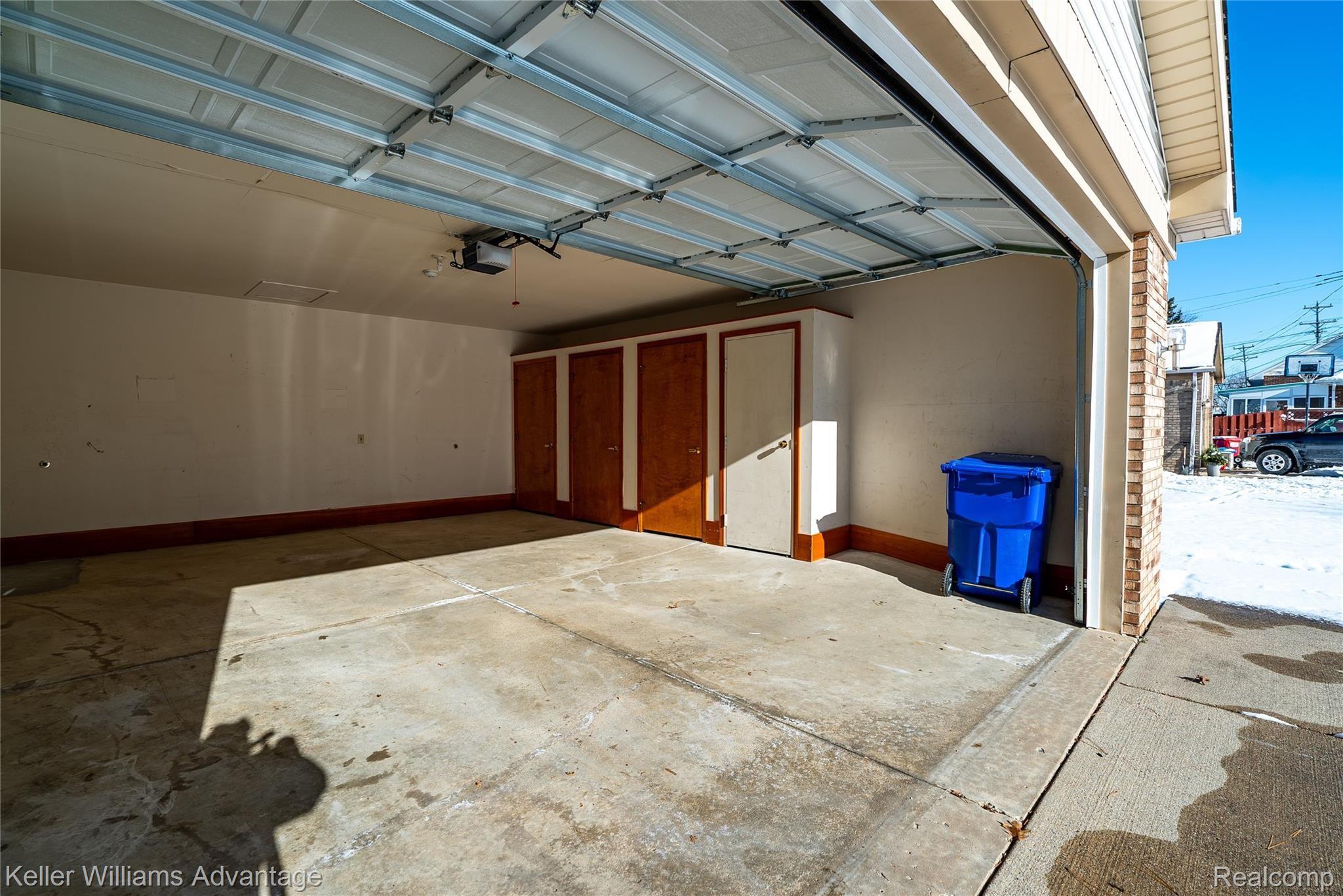 33729 Mulvey Road Fraser, MI 48026 - Photo 35 of 44 MulveyRd_33729_Garage 1.jpg