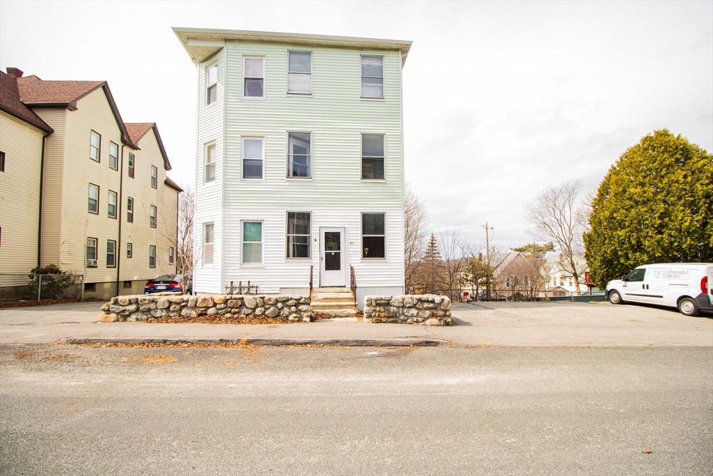 91 Stanton Street Worcester, MA 01605 - Photo 2 of 28