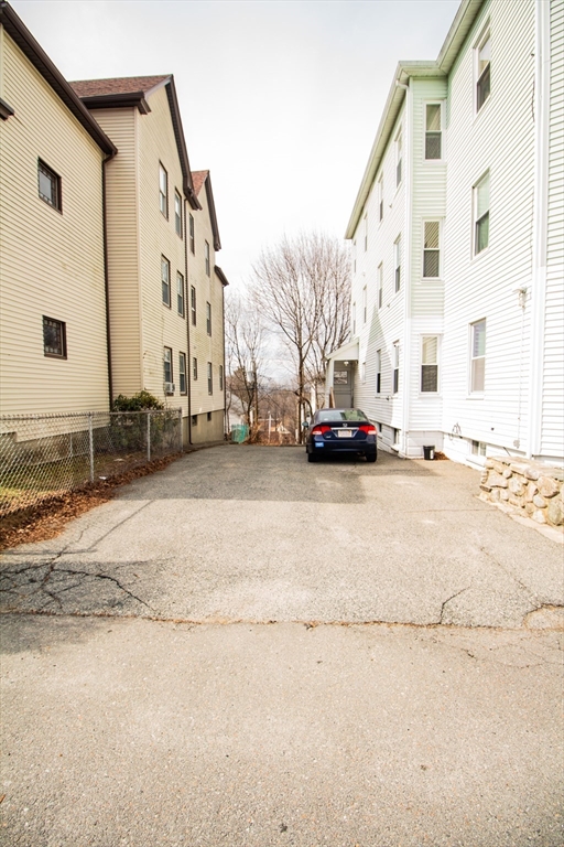 91 Stanton Street Worcester, MA 01605 - Photo 3 of 28