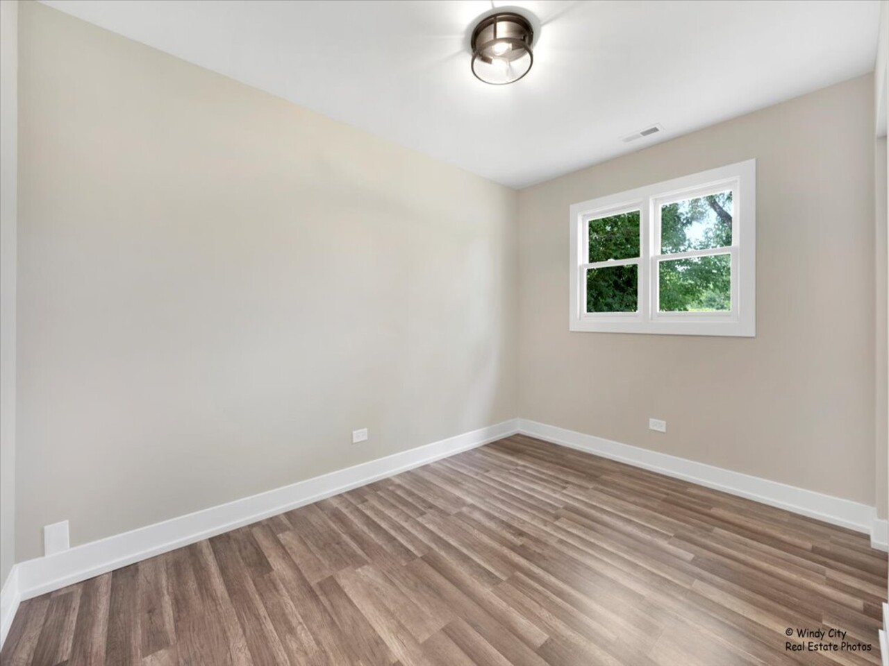 203 Elm Lane Streamwood, IL 60107 - Photo 15 of 23 an empty room with a window