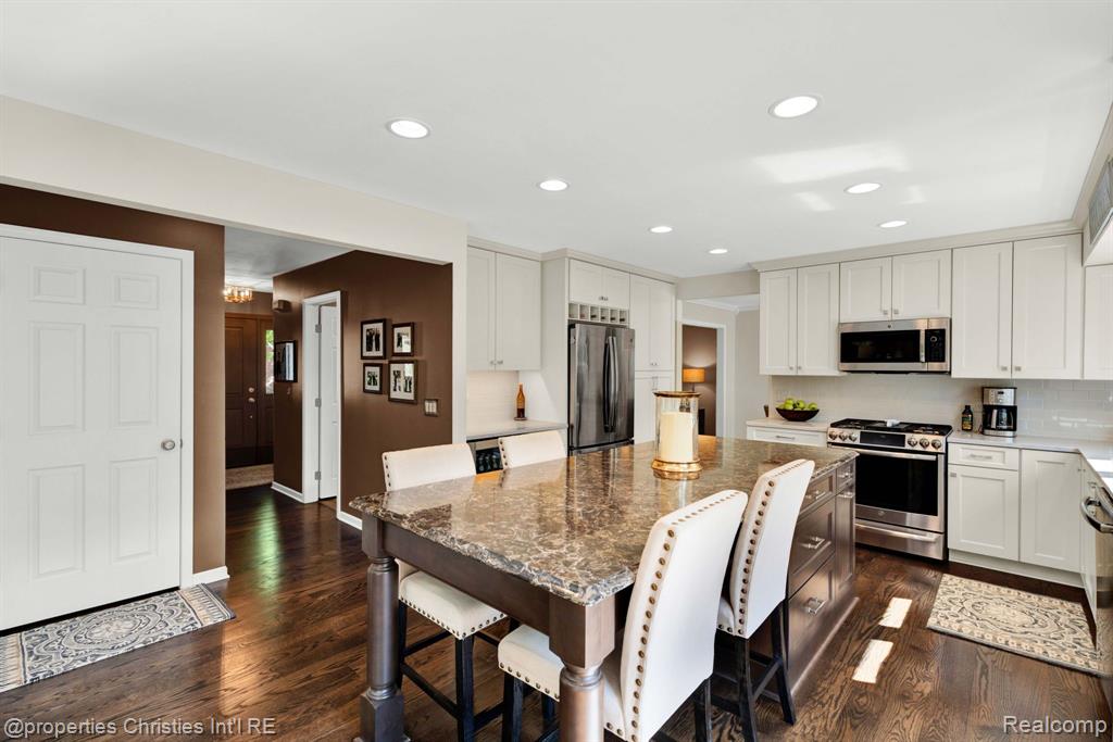 3198 Courtfield Drive Rochester Hills, MI 48309 - Photo 16 of 53