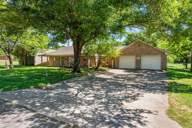 $325,000 | 236 Golfview Drive North, Normangee, TX 77871