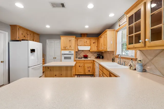 $325,000 | 236 Golfview Drive North, Normangee, TX 77871