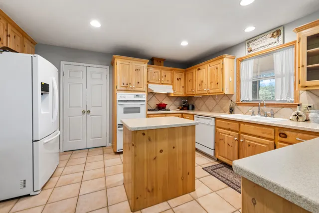 $325,000 | 236 Golfview Drive North, Normangee, TX 77871