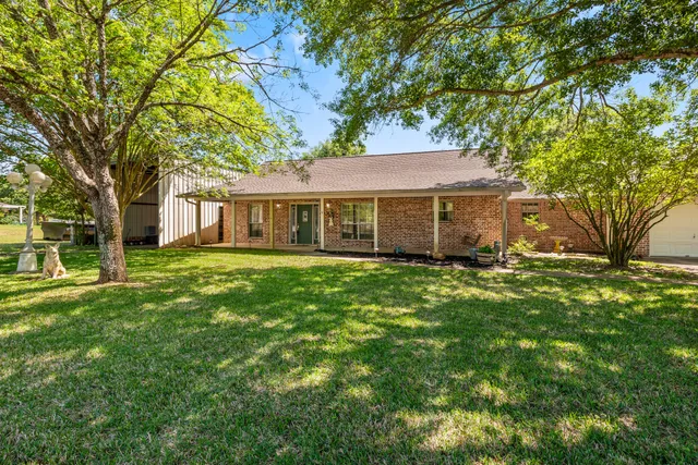 $325,000 | 236 Golfview Drive North, Normangee, TX 77871