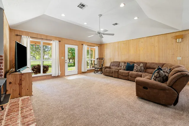 $325,000 | 236 Golfview Drive North, Normangee, TX 77871