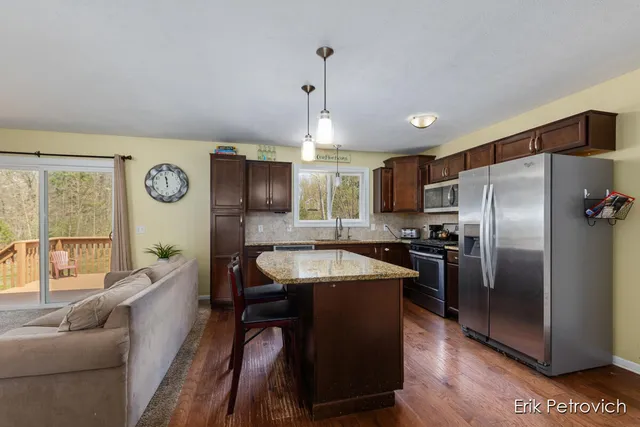 $460,000 | 581 Cumings Court Northwest, Sparta, MI 49345