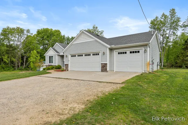 $460,000 | 581 Cumings Court Northwest, Sparta, MI 49345
