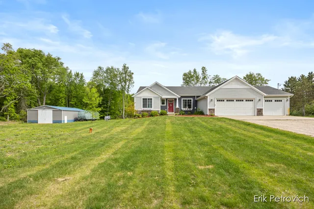 $460,000 | 581 Cumings Court Northwest, Sparta, MI 49345