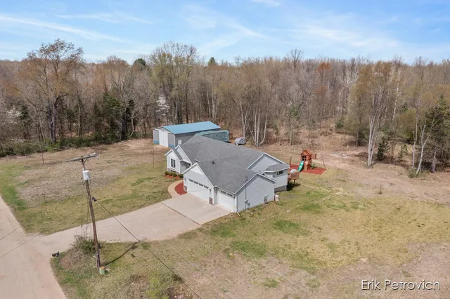 $460,000 | 581 Cumings Court Northwest, Sparta, MI 49345