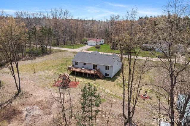 $460,000 | 581 Cumings Court Northwest, Sparta, MI 49345