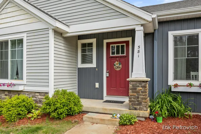 $460,000 | 581 Cumings Court Northwest, Sparta, MI 49345