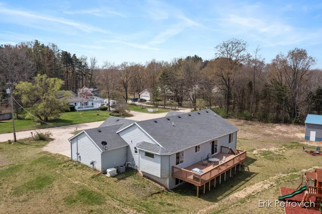 $460,000 | 581 Cumings Court Northwest, Sparta, MI 49345