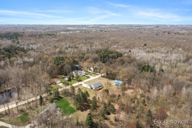 $460,000 | 581 Cumings Court Northwest, Sparta, MI 49345