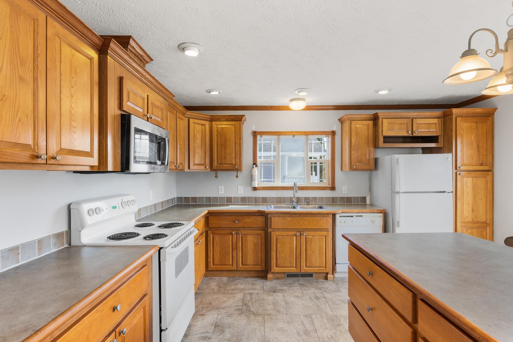 38 Tarah Way Fremont, NH 03044 - Photo 5 of 26