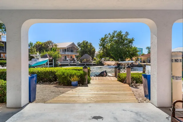 $2,995,000 | 415 Palm Drive, Islamorada, FL 33036