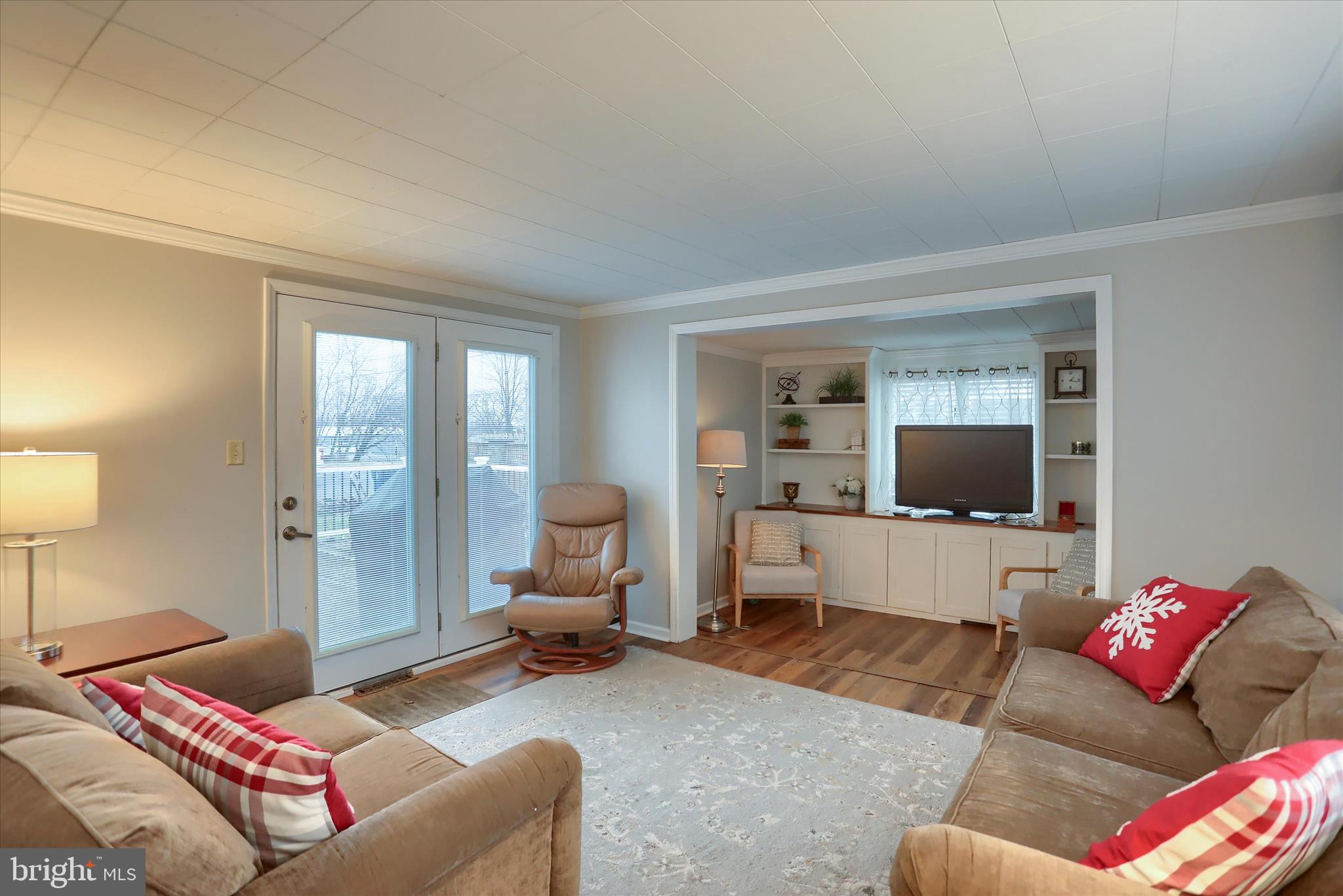 29 Arlene Street Harrisburg, PA 17112 - Photo 5 of 32 a living room with furniture and a flat screen tv