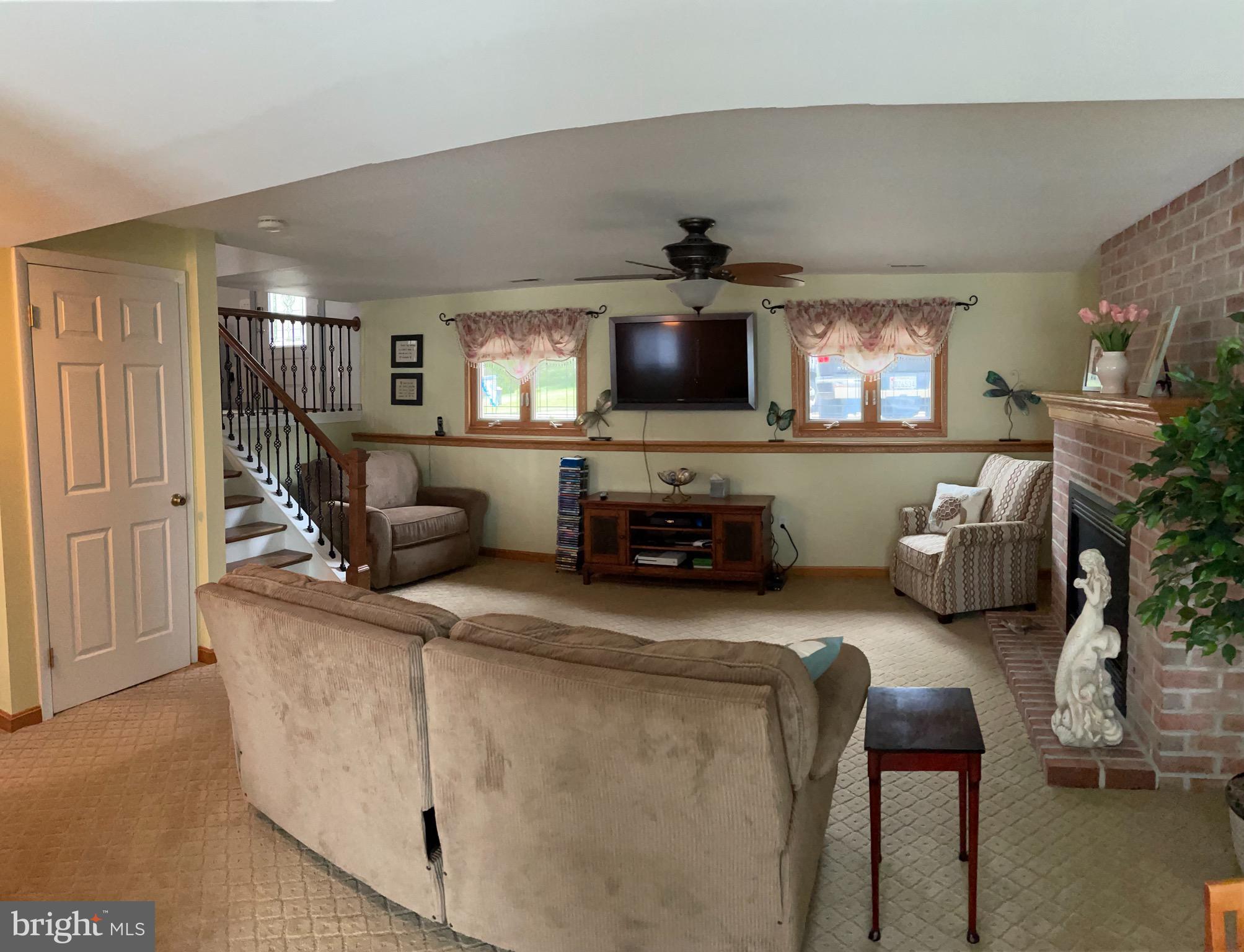 8437 Spring Road Pasadena, MD 21122 - Photo 22 of 32 family room