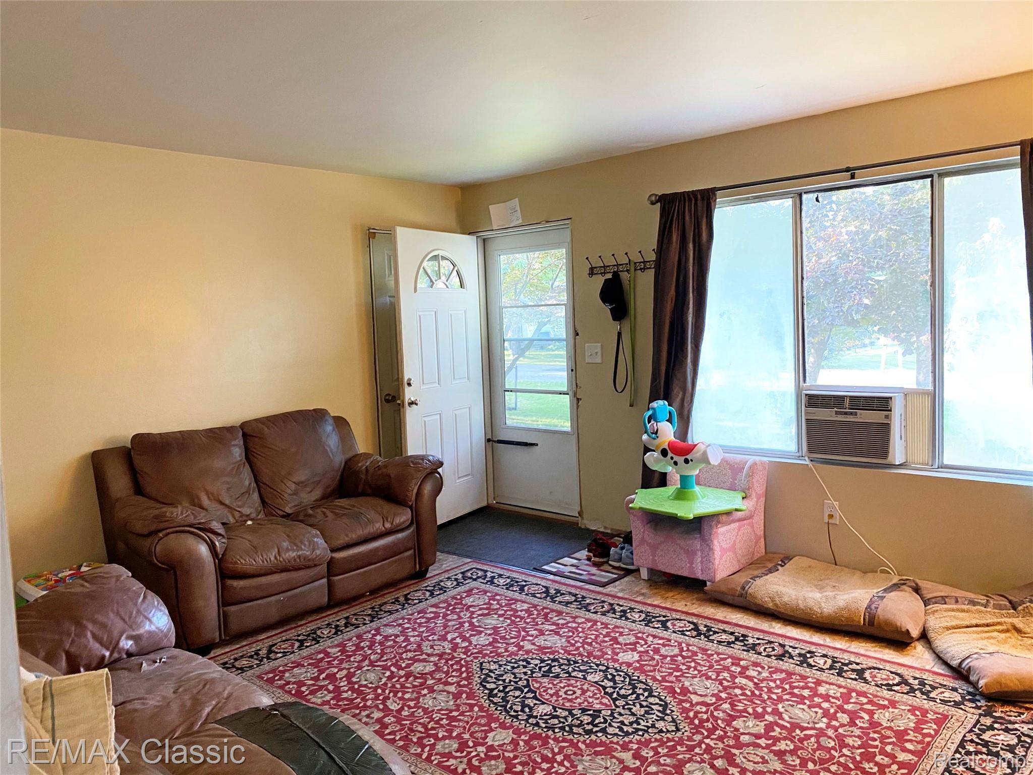 7759 Bridge Road Waterford, MI 48329 - Photo 16 of 32 Living room has large picture windows