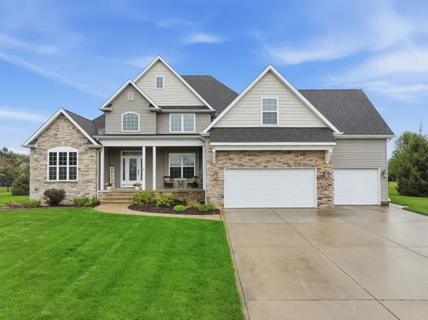 $785,000 | 186 Buckskin Lane, Valparaiso, IN 46383