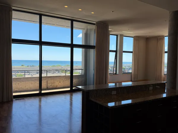 $4,300 | 320 East Buffalo Street, Unit 803, Milwaukee, WI 53202
